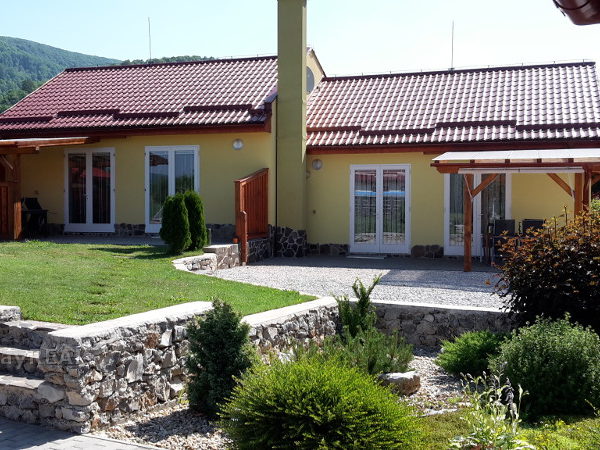A286 - dve samostatné chaty so spoločným vonkajším bazénom v obci Lúčka pri Rožňave v Slovenskom Krase