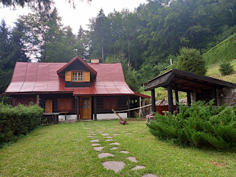 A165 - chata na prenájom v chatovej osade a ubytovanie priamo v lese, v horskom prostredí rekreačnej oblasti Tále v Národnom parku Nízke Tatry